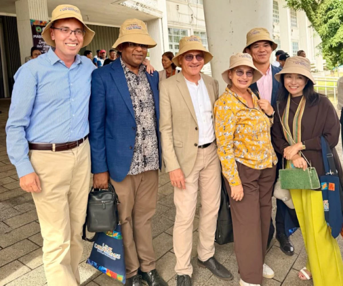 Proudly wearing their headgear, the diplomats celebrated local tradition
