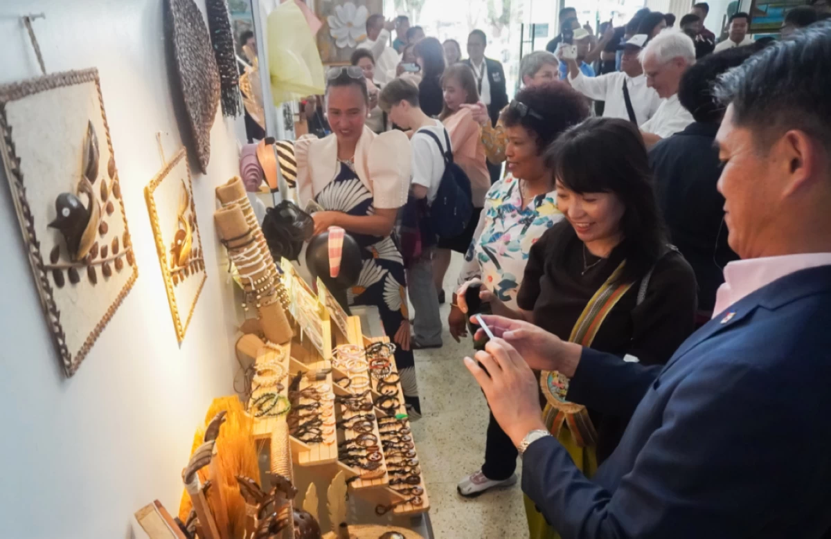 Japan’s Ambassador Endo Kazuya, with spouse Mme. Akiko Endo, joined South Africa’s Ambassador Bartinah Ntombizodwa Radebe-Netshitenzhe in an atmosphere of curiosity and excitement