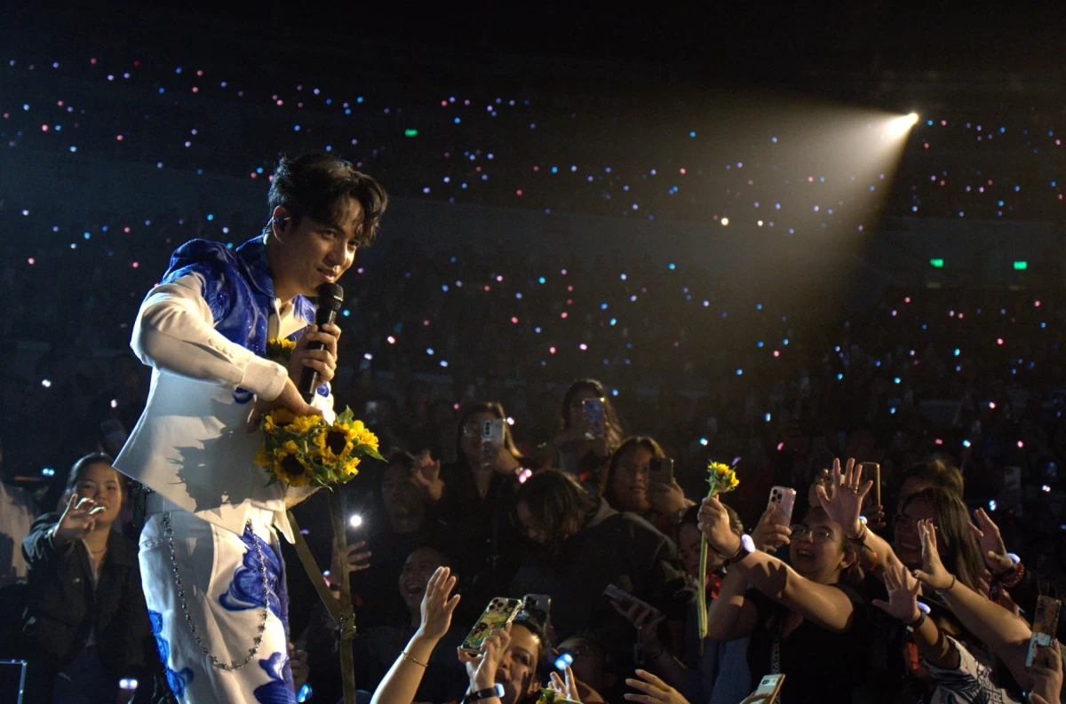 TJ serenades his fans with 'Tulad Mo'