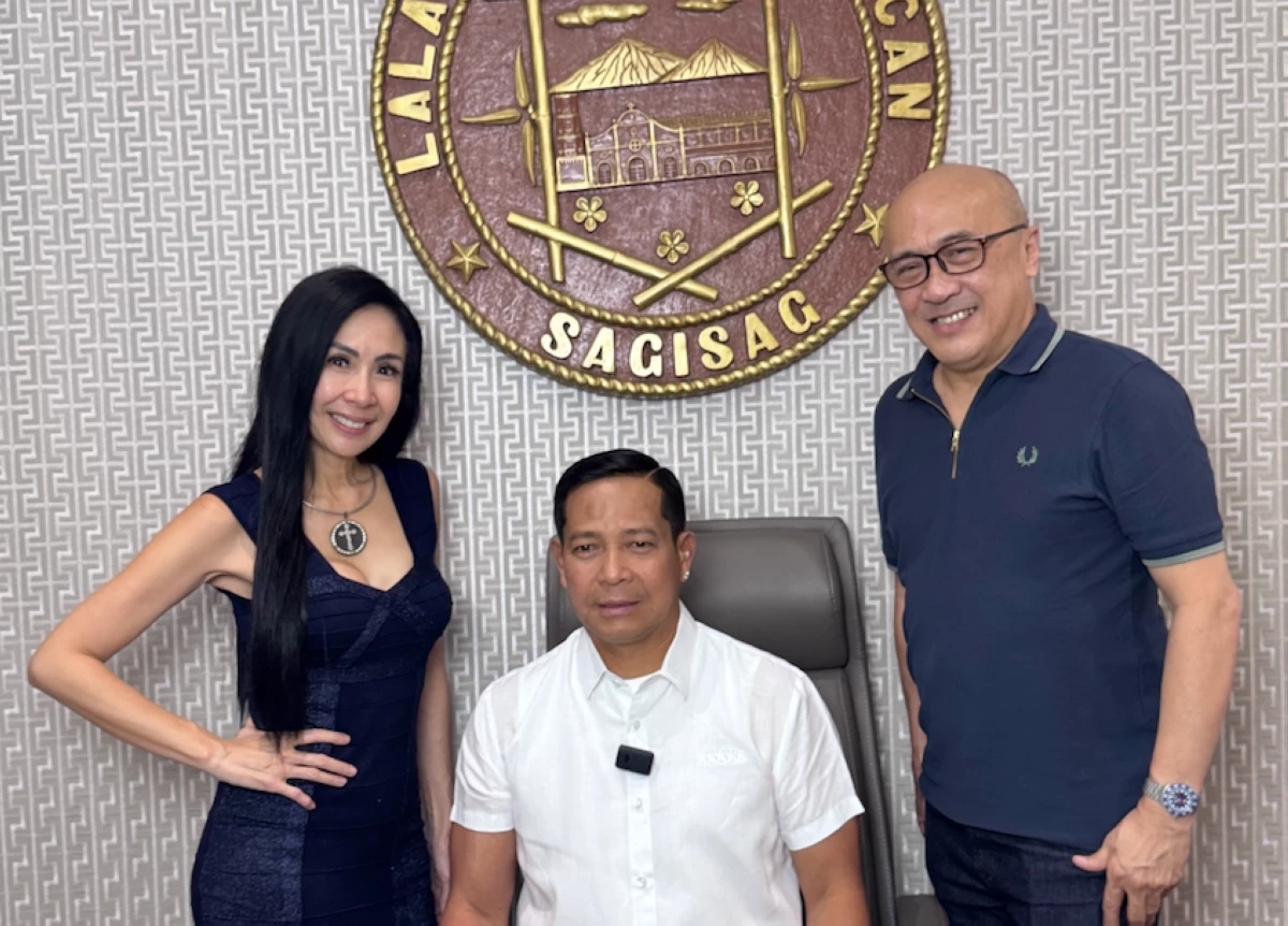 Author Giselle Sanchez, Gov. Daniel Fernando, and Oasis Elder Vince Ribaya