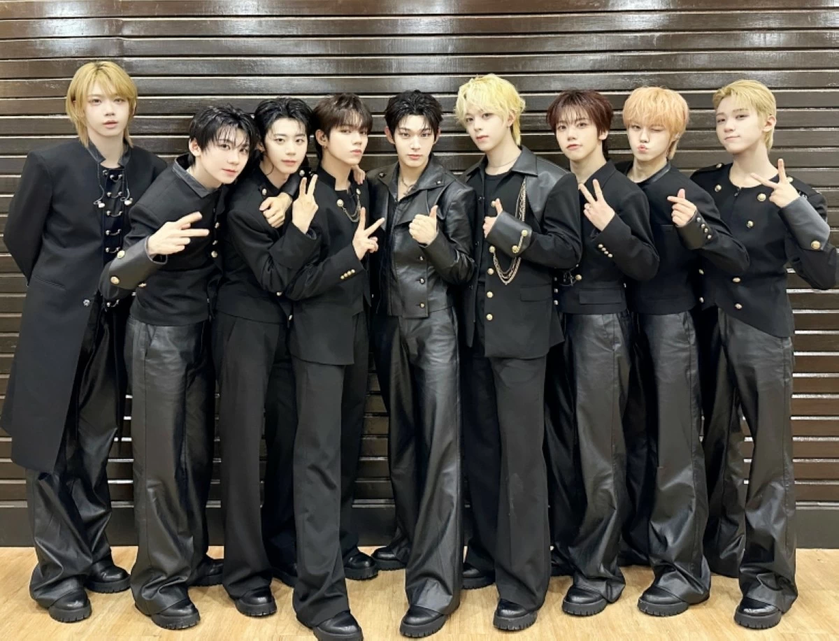 K-pop boy band AHOF in Cebu (X) 