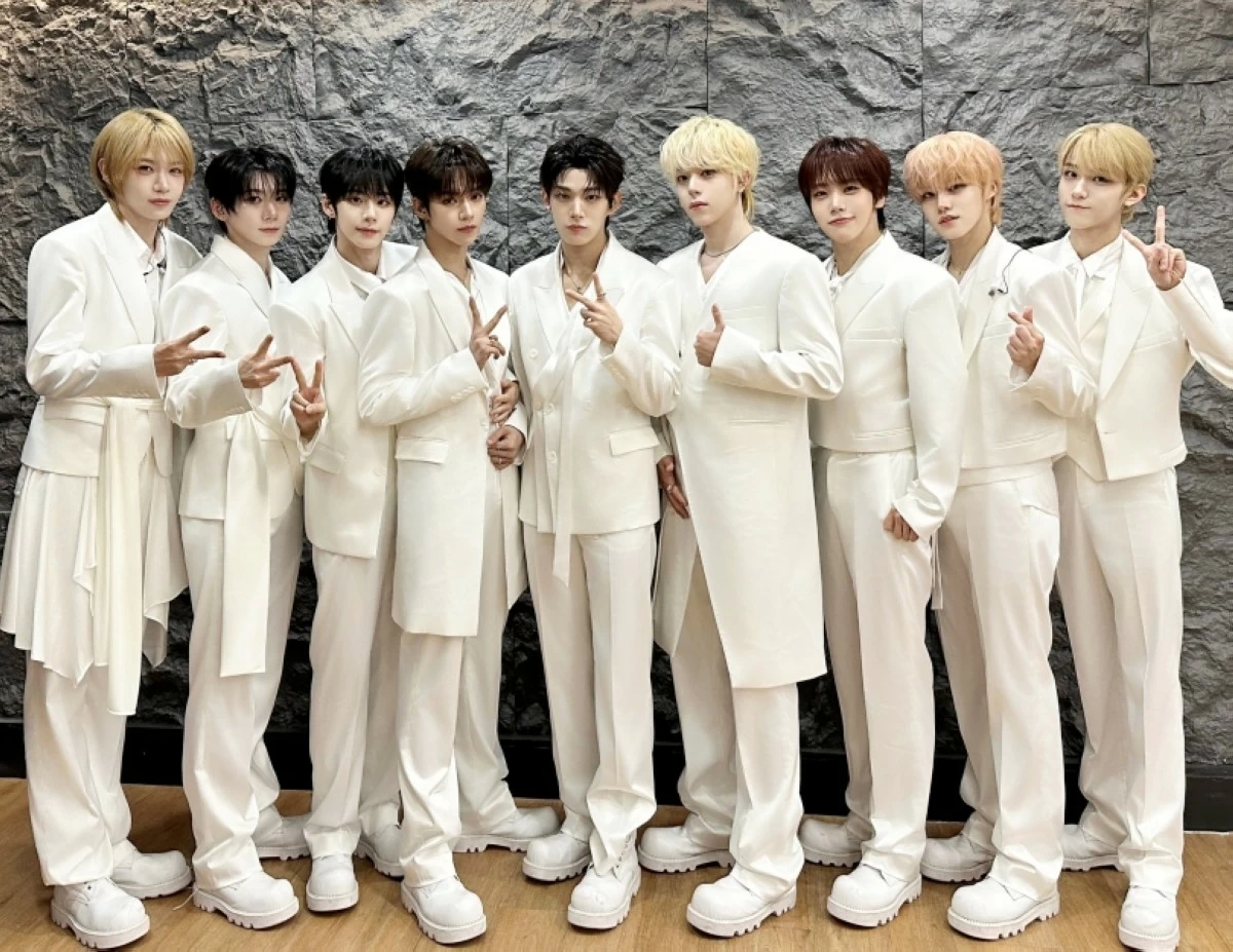 K-pop boy band AHOF in Cebu (X) 