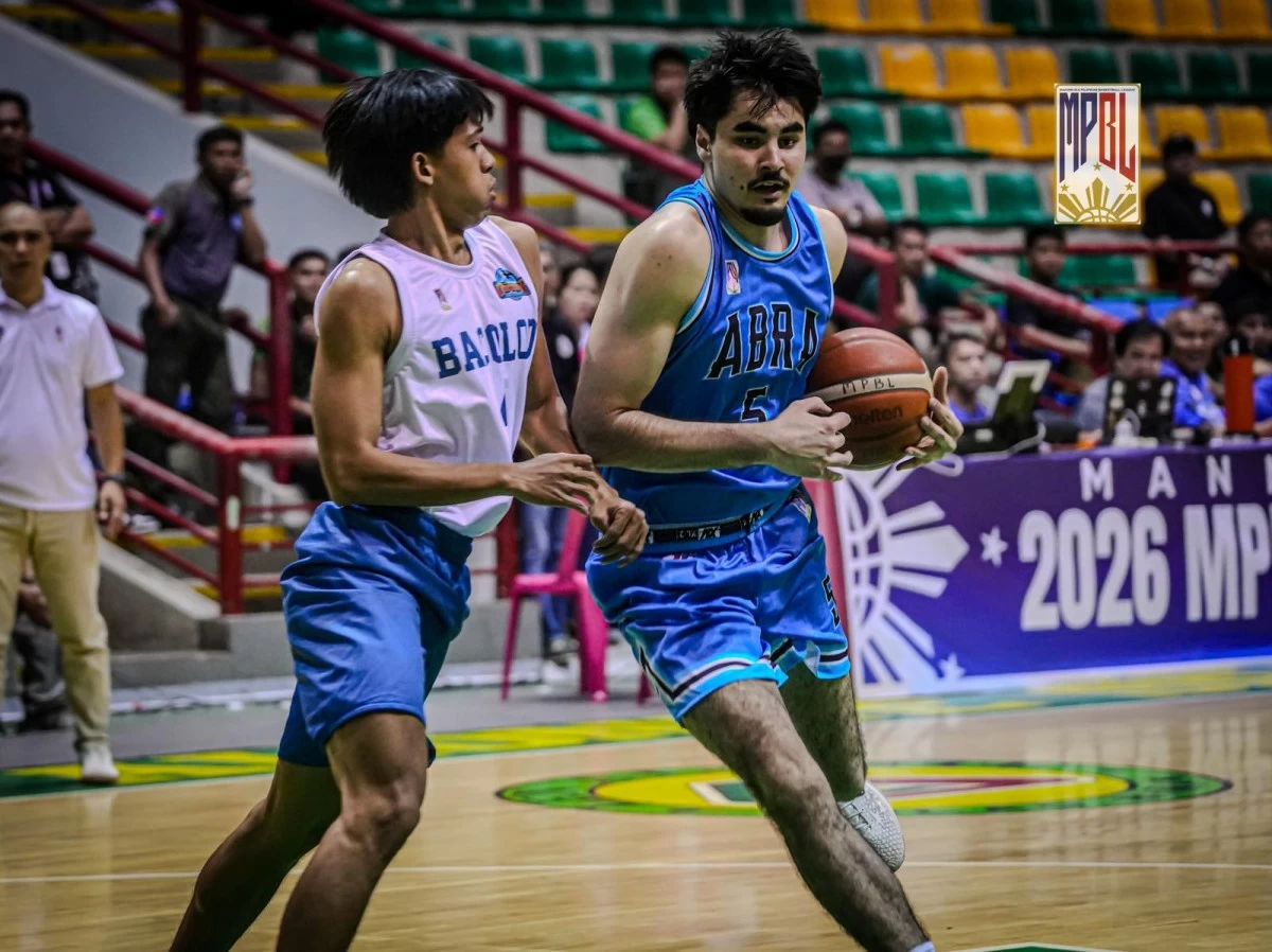 Tucker Molina delivers in his first game for the Abra Solid North Weavers. (MPBL Images)