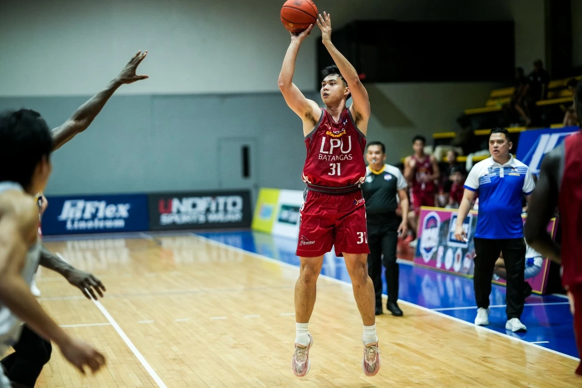  James Paco shines for Lyceum-Batangas. (UCAL)
