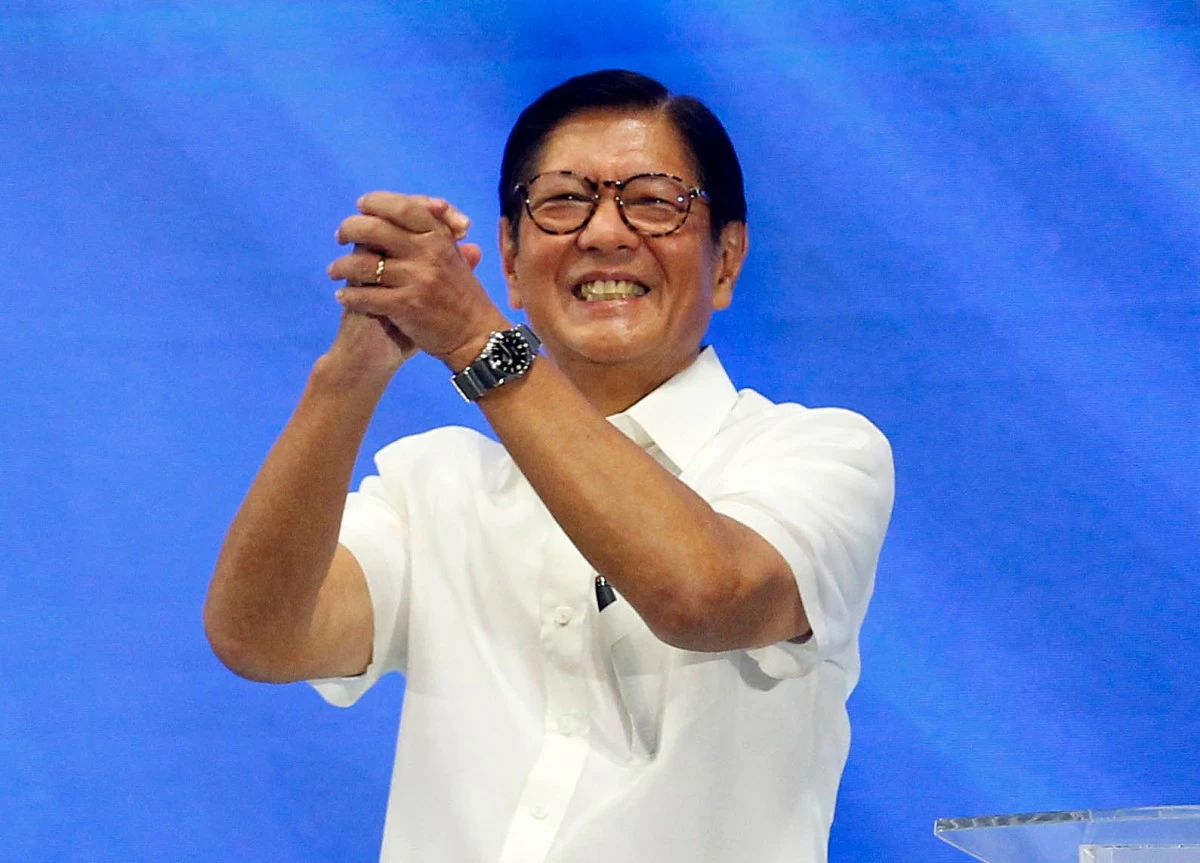 President Ferdinand R. Marcos Jr., leads the recognition of public school educators during the oath-taking of 2,915 newly-promoted teachers and school heads from the National Capital Region (NCR), held at the Makati Coliseum in Makati City, Feb. 6, 2026. (Mark Balmores)
