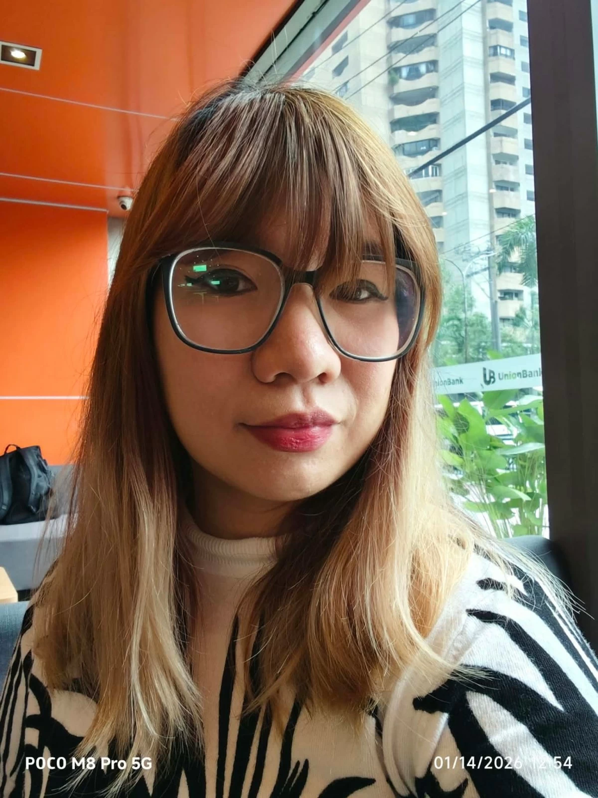 Photo with the selfie camera at 20MP. 