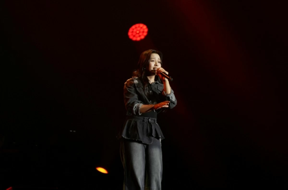 Filipino singer Gwyn Dorado performing at the  