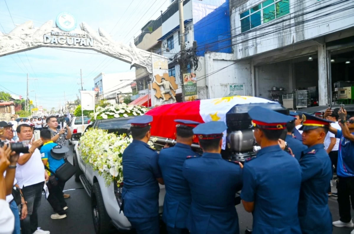 People in Dagupan City paid tribute to the late House Speaker Jose de Venecia Jr. on Feb. 14 (Photo from the Dapupan City Public Information Office on Facebook)