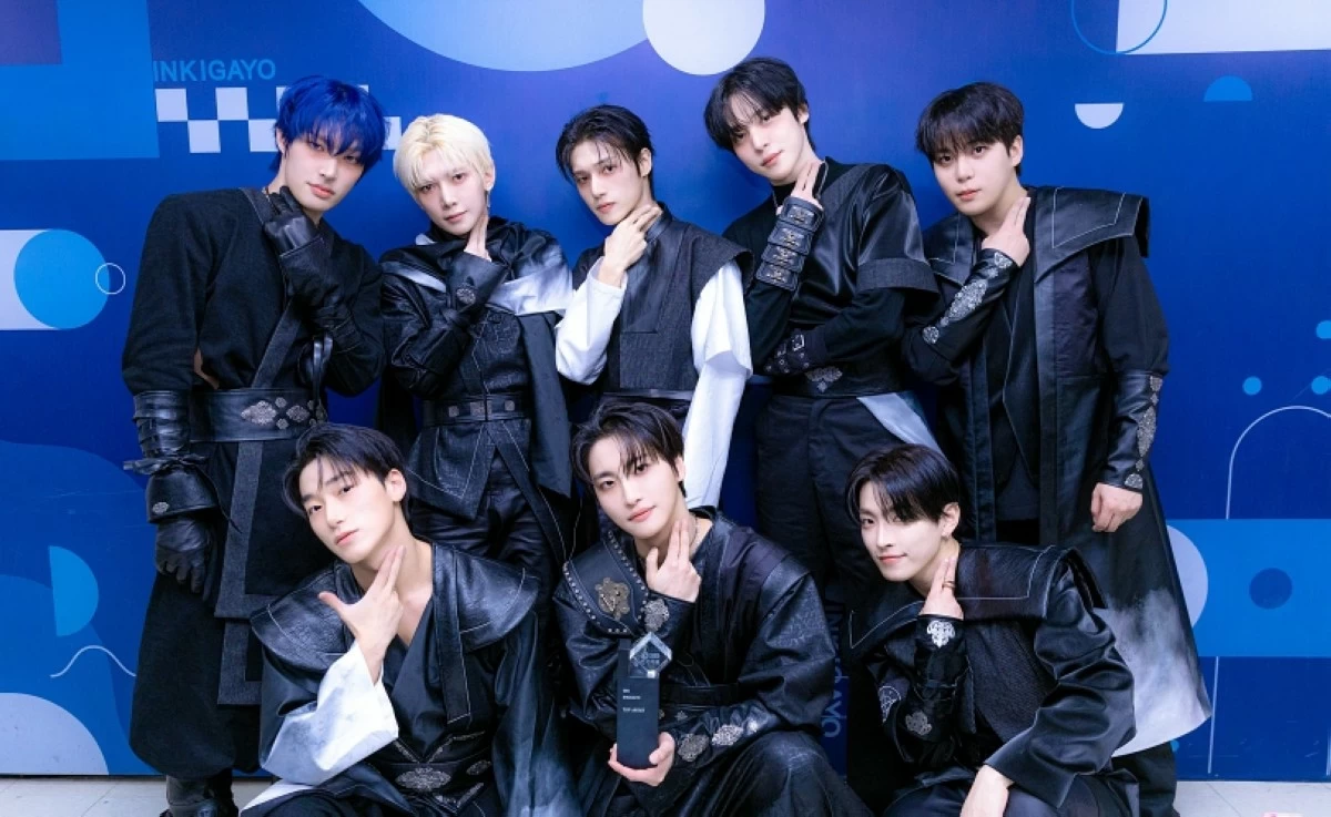 ATEEZ (X) 