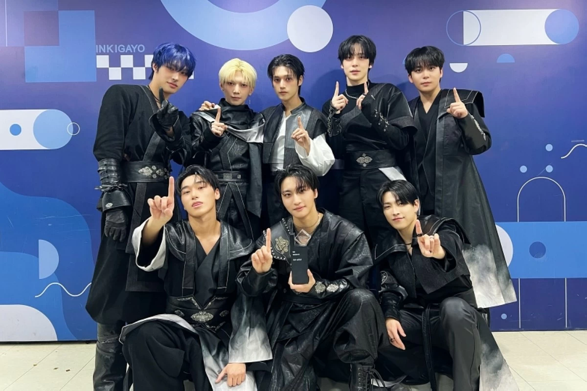 ATEEZ (X) 