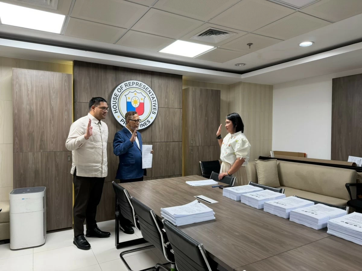 House Secretary General Cheloy Garafil (rightmost) receives the impeachment complaint endorsed by Deputy Speaker La Union 1st district Rep. Paolo Ortega V and Manila 6th district Rep. Bienvenido 
