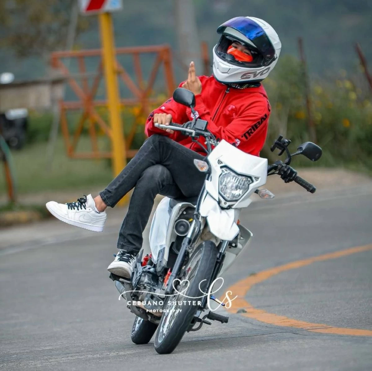 KYLLE Econas is facing charges for this stunt on Transcentral Highway in Cebu City. (LTO-7)