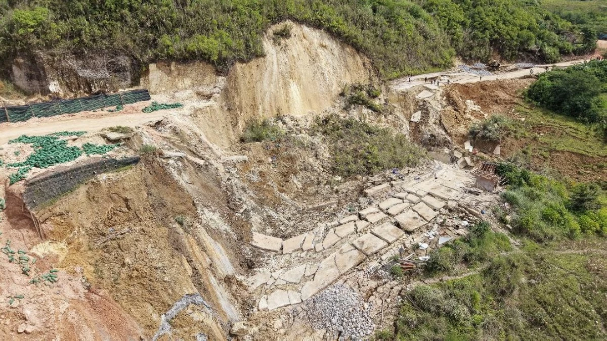 COLLAPSED section of the Ned-Santo Niño Road in Sitio El Dulog, Barangay Ned, Lake Sebu, South Cotabato. (Photo courtesy of Amiel Cagayan) 