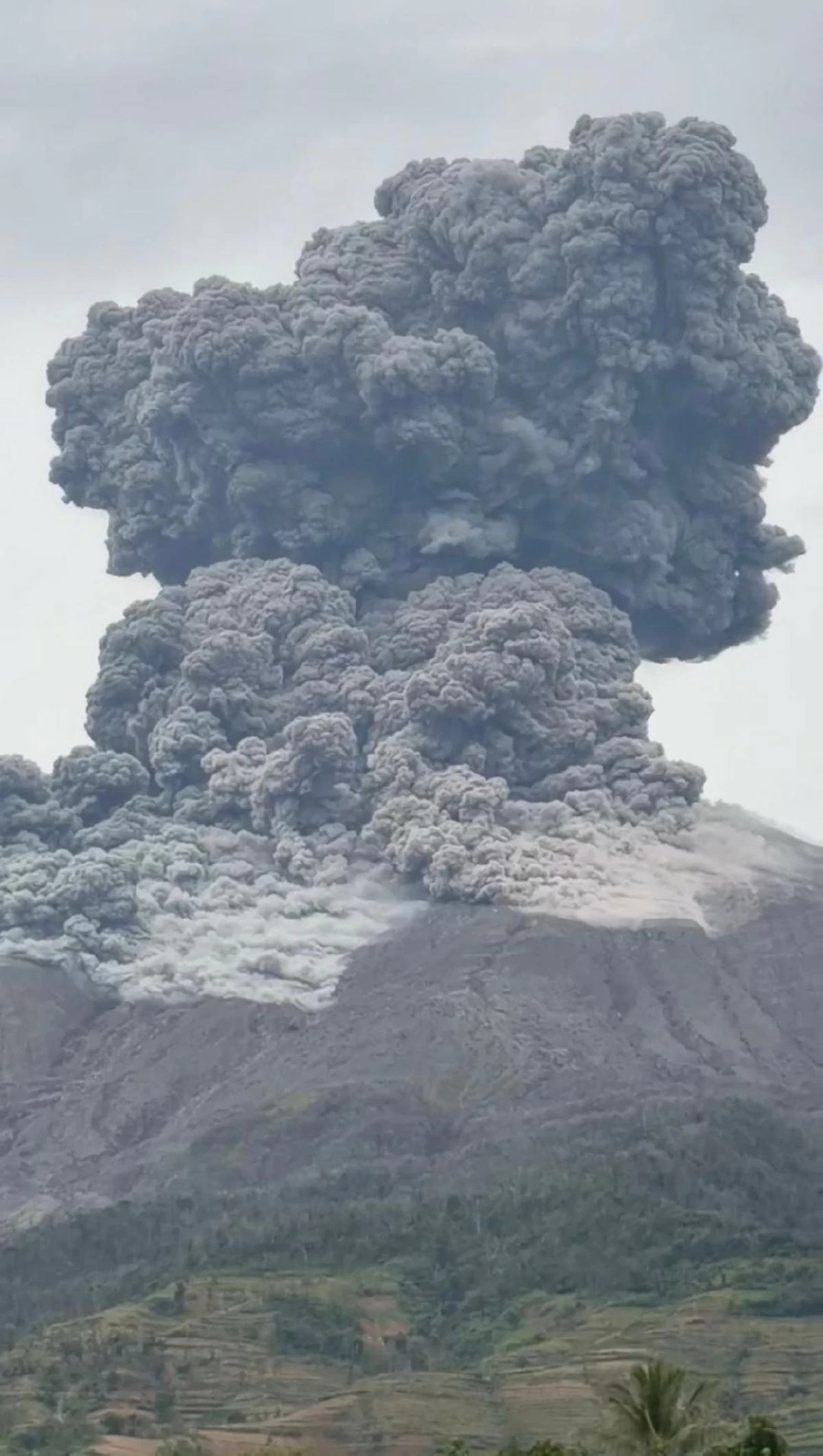 


KANLAON Volcano in Negros Island erupts on Thursday, Feb. 19.(Sam Pantalita)
