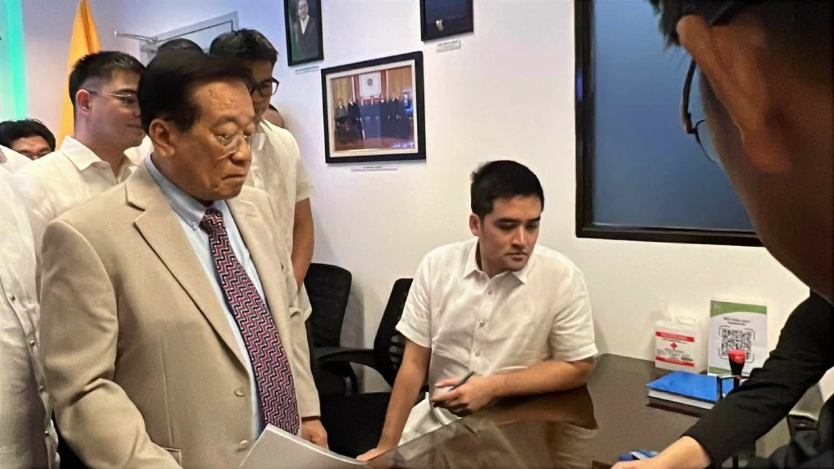 Pasig City Mayor Vico Sotto files a complaint before the Comelec-Political Finance and Affairs Department against contractor and former mayoral rival Sarah Discaya over alleged election overspending and perjury in election matters on Thursday, Feb. 19. (Contributed photos)