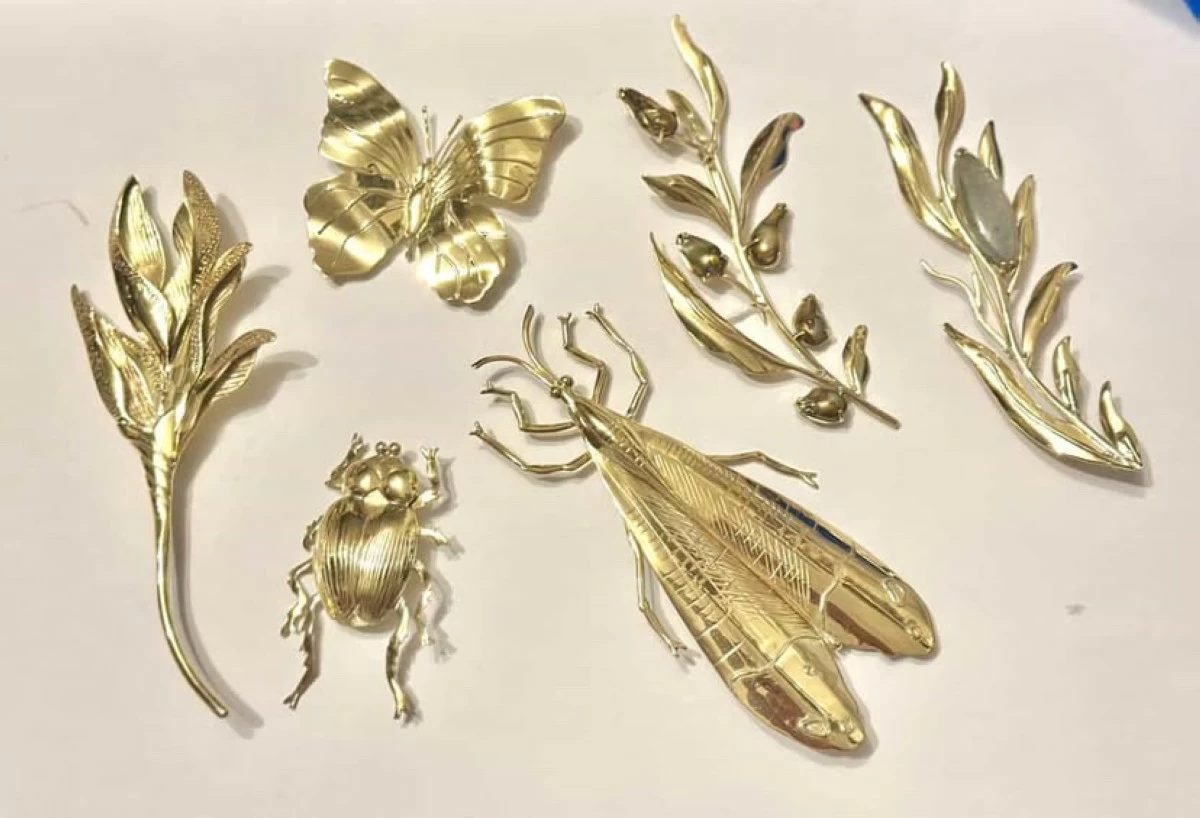 Mjorian's insect- and nature-inspired brroches (Photo from @mjorian/Instagram)