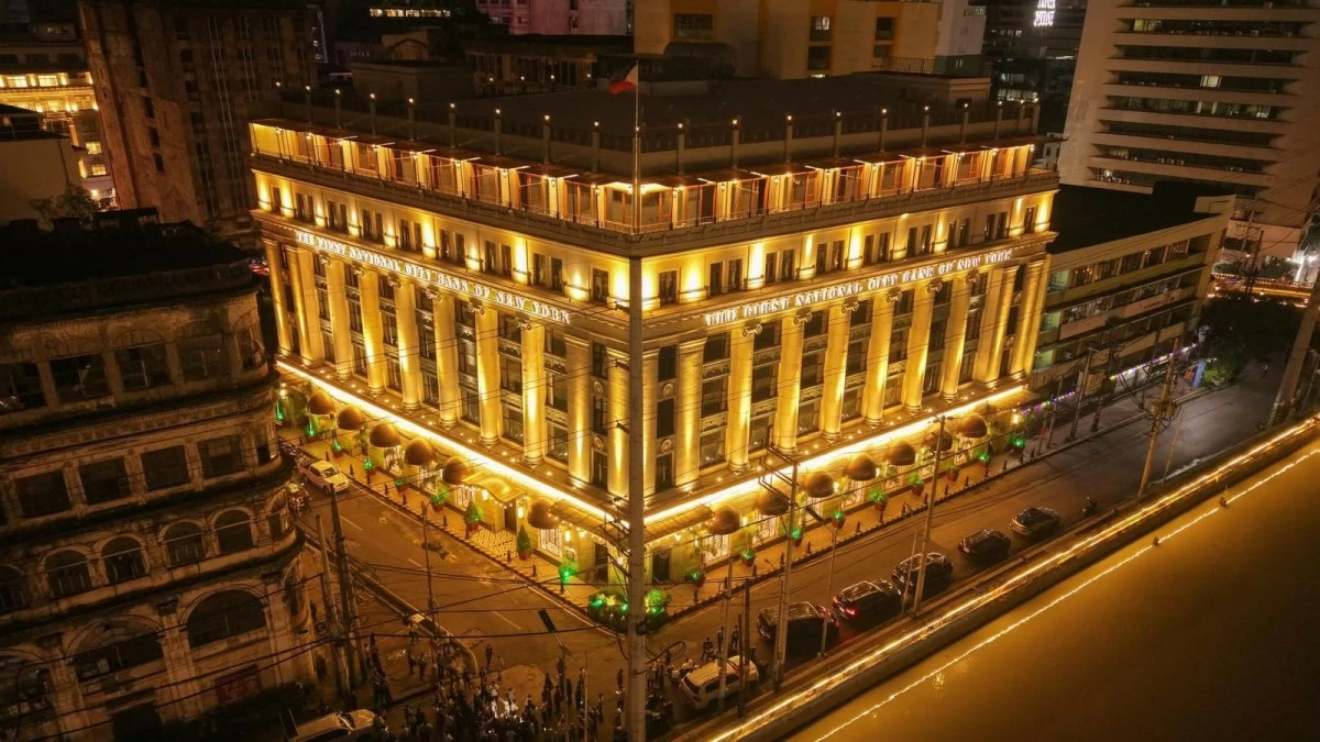 Manila Mayor Francisco "Isko Moreno" Domagoso, together with other city government officials and members of the private sector, attends the ceremonial lighting of the historic Juan Luna Building in Binondo on Thursday, Feb. 19. The structure remains one of the surviving American-era commercial edifices in the capital’s old business district. (Photo from Manila PIO)