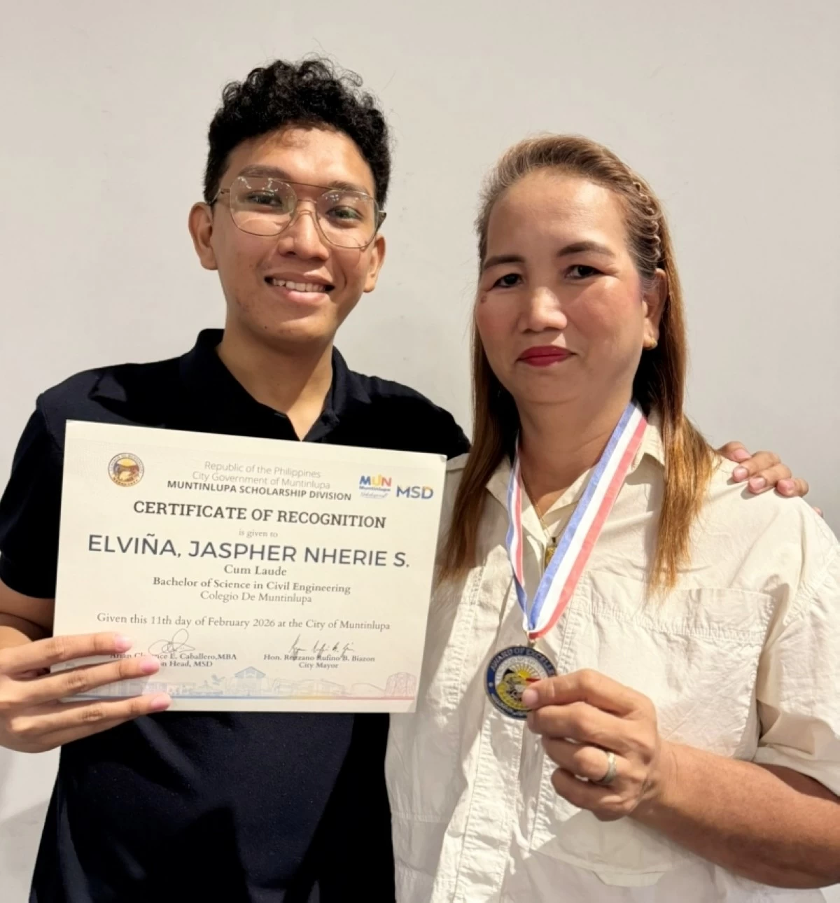 Jaspher Elviña and her mother (Photo from Muntinlupa PIO)