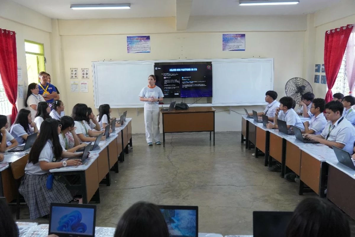A BULACAN school recently received laptops from Globe. 