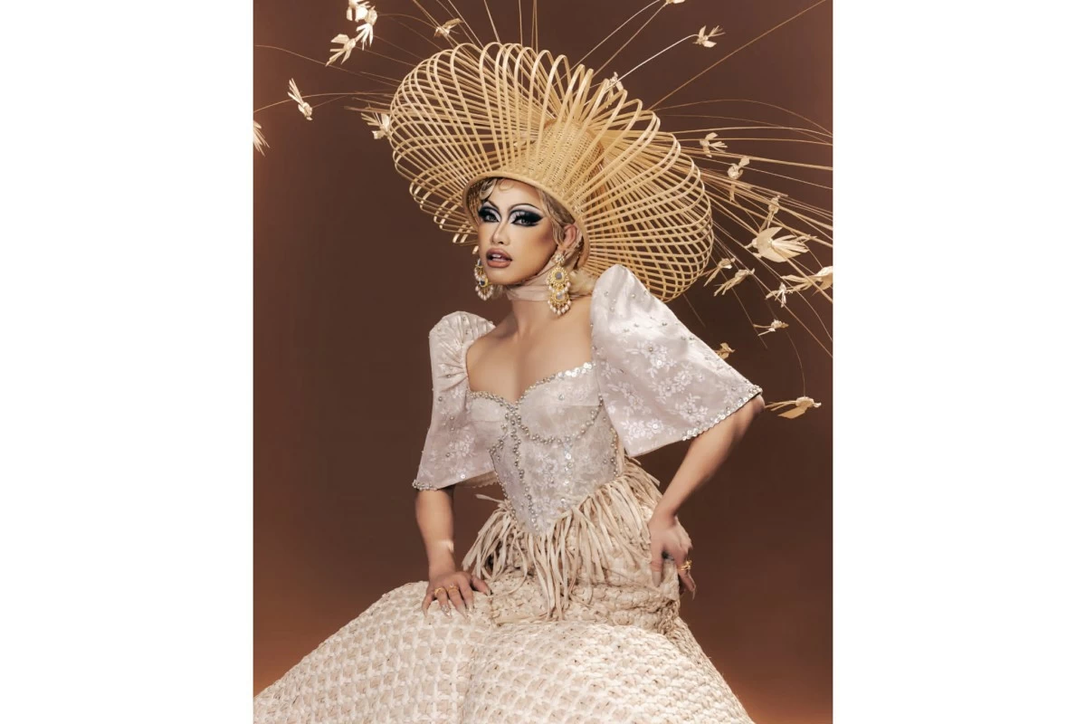 PORTRAIT OF A QUEEN Brigiding wearing a modern Filipiniana creation by Jaggy Glarino (Photo by Borgy Angeles)
