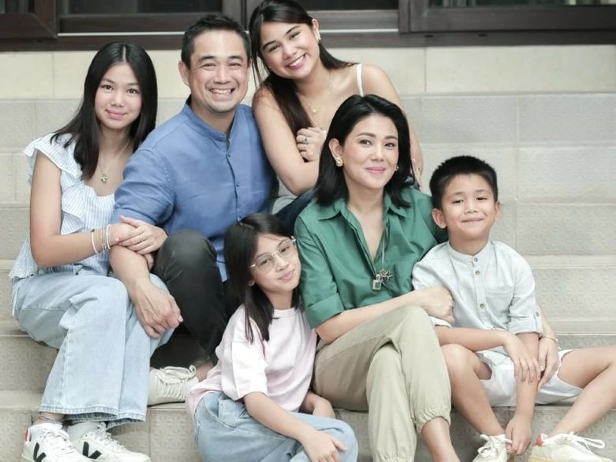 Maiki Oreta with husband Quinto and their children, Ava, Brielle, Mariella, and Mario