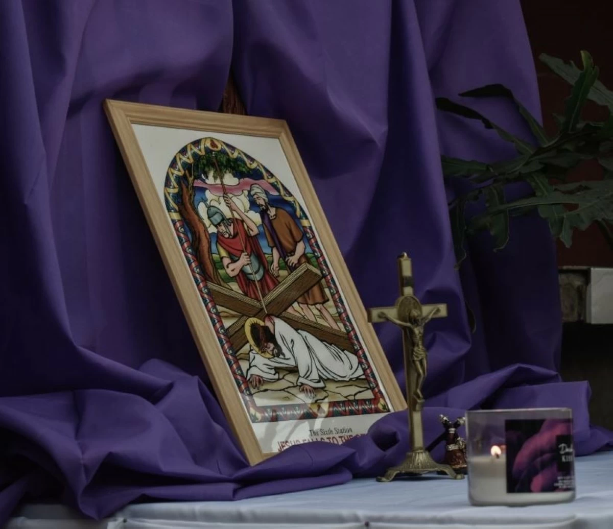 A frame depicting a moment in the sufferings of Jesus Christ is on a makeshift alter in a street in Antipolo on Feb. 20 (Photo from Antipolo Cathedral's Facebook page)