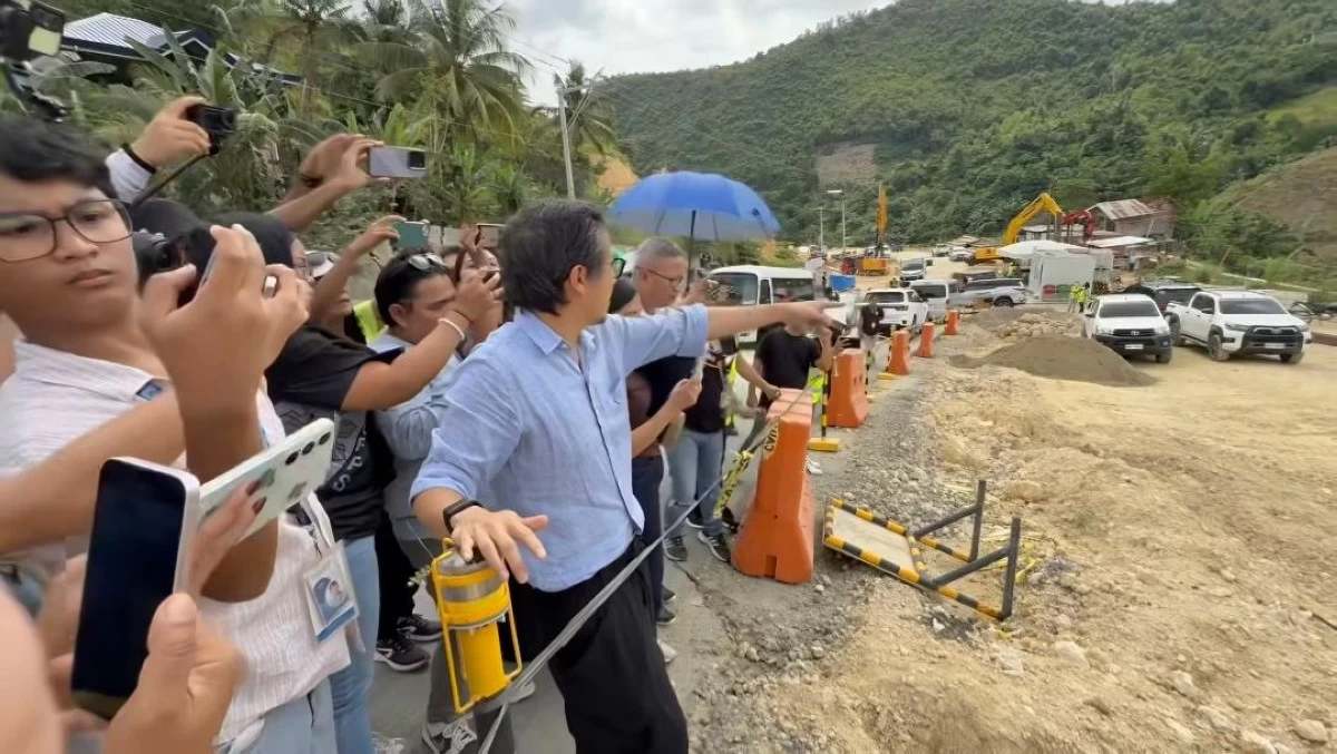 DPWH Secretary Vince Dizon inspects the ongoing construction of the Metro Cebu Expressway in Naga City, Cebu during his visit last month. (DPWH video)