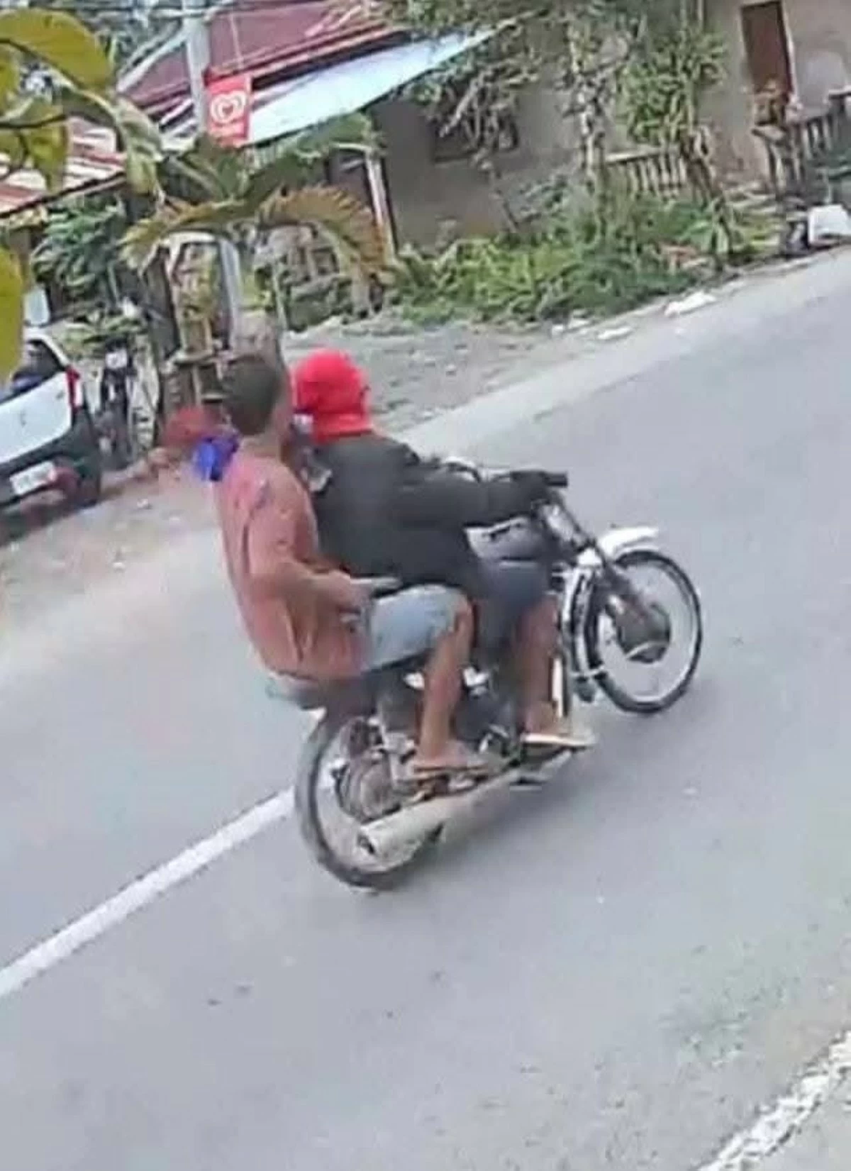 
TWO men are captured fleeing after shooting a barangay official in Balamban, Cebu on Thursday, Feb. 19. (Balamban police)
