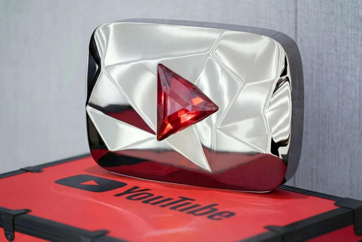BLACKPINK's YouTube channel has earned the Red Diamond Button from YouTube for reaching 100 million subscribers (YouTube) 
