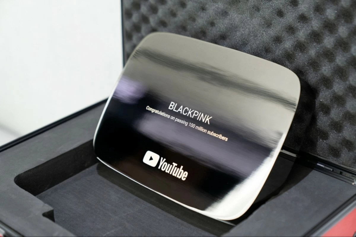 BLACKPINK's YouTube channel has earned the Red Diamond Button from YouTube for reaching 100 million subscribers (YouTube) 