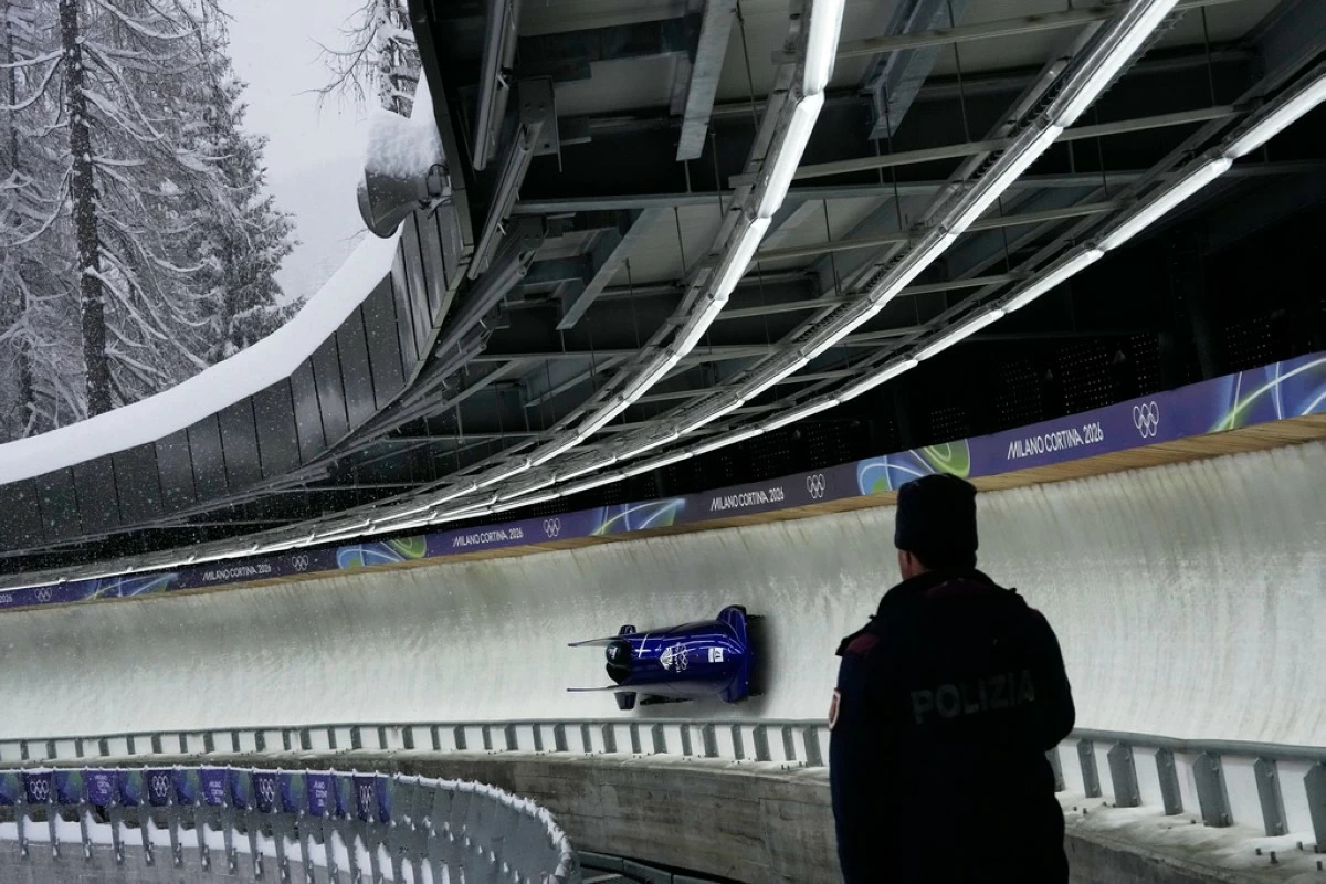 Great Britain's Adele Nicoll, right, slides down the track during a two women bobsled training session at the 2026 Winter Olympics, in Cortina d'Ampezzo, Italy, Thursday, Feb. 19, 2026. (AP Photo/Alessandra Tarantino)