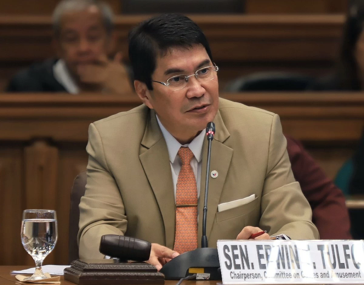  Sen. Erwin Tulfo seeks updates from the Philippine Amusement and Gaming Corporation (PAGCOR) and other government agencies on the enforcement of rules and regulations concerning the proliferation of online gambling. During Tuesday’s hearing, September 16, 2025, of the Committee on Games and Amusement, Tulfo cited the previous discussion of the committee specifically on the inability to fully regulate the activities of the Philippine Inland Gaming Operators (PIGOs). (Senate PRIB photo)