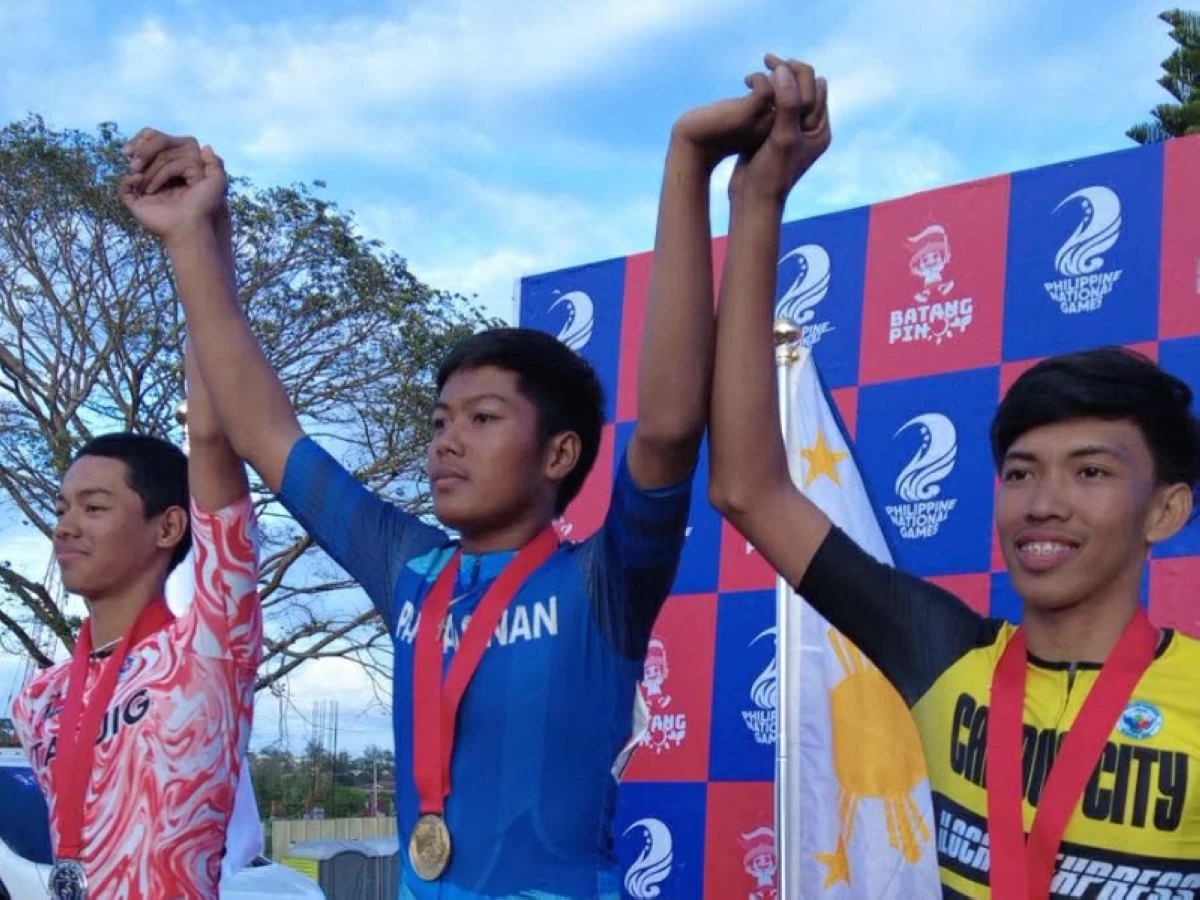 Mark Arvin España Armendez (center) was one of the rising cycling stars before he passed away last January. 
