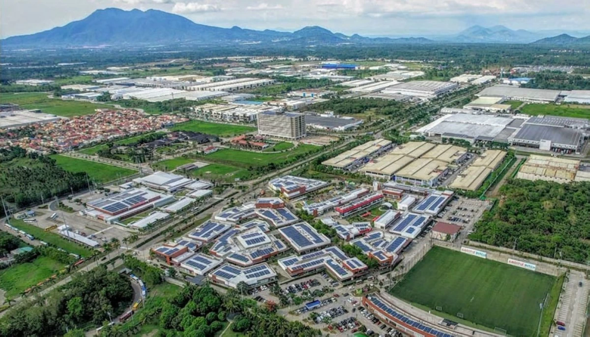 LIMA Estate - the largest privately-owned industrial estate in the Philippines, was recognized as the country’s Best Industrial Development at the 2025 PropertyGuru Philippines Property Awards. Situated in Lipa-Malvar, Batangas, the 1,000-hectare PEZA-registered Special Economic Zone is home to 185 locators and 75,000 employees.