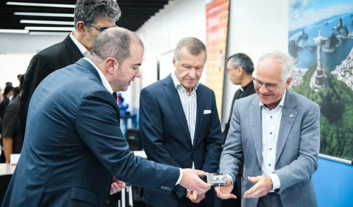 Ambassador Andreas Michael Pfaffernoschke and Herr Gerhard Bugla view a sample output of the training center.