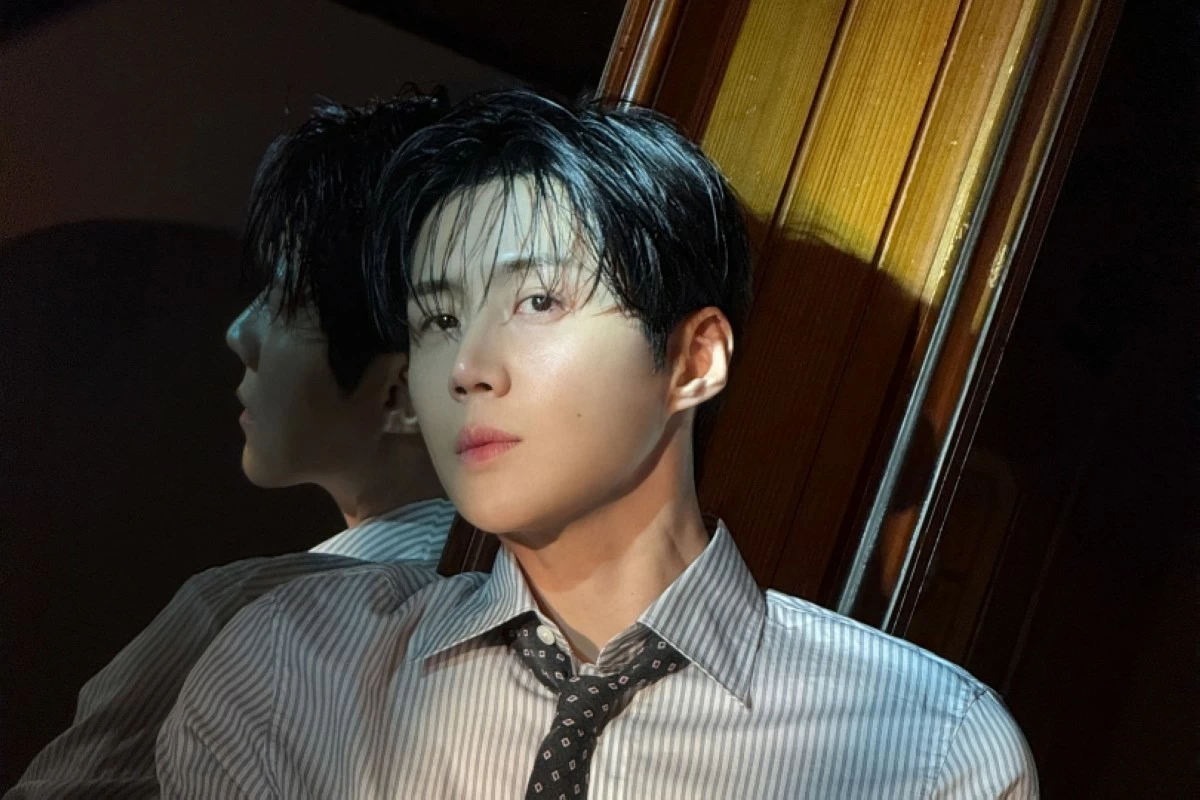 Korean actor Kim Seon-ho (X) 