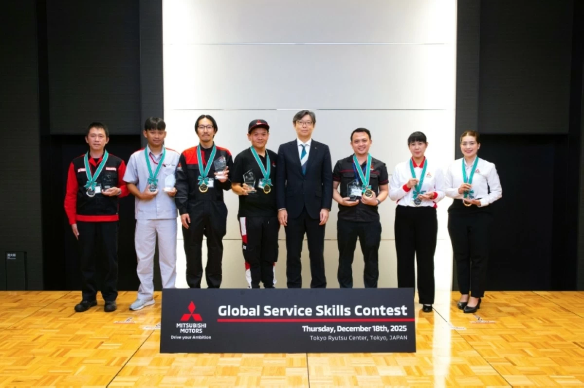 Global Service Skills Contest Finalists with Zenta Ishikawa – MMC Corporate Officer & Assistant Executive Vice President. 3rd from the right is Carworld, Inc. Service Advisor Raymond Rivera