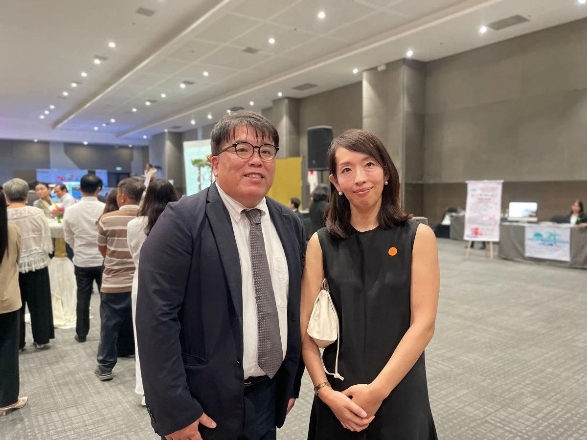 Deputy Consul General Junya Inoue and Masami Inoue
