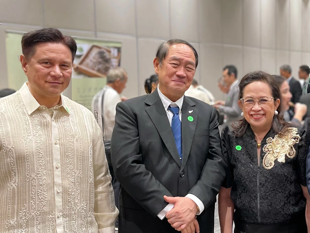 Dr. Tomas Monteverde III, Honorary Consul of New Zealand in Davao Vic Lao, and Honorary Consul of Mexico in Davao Malu Monteverde
