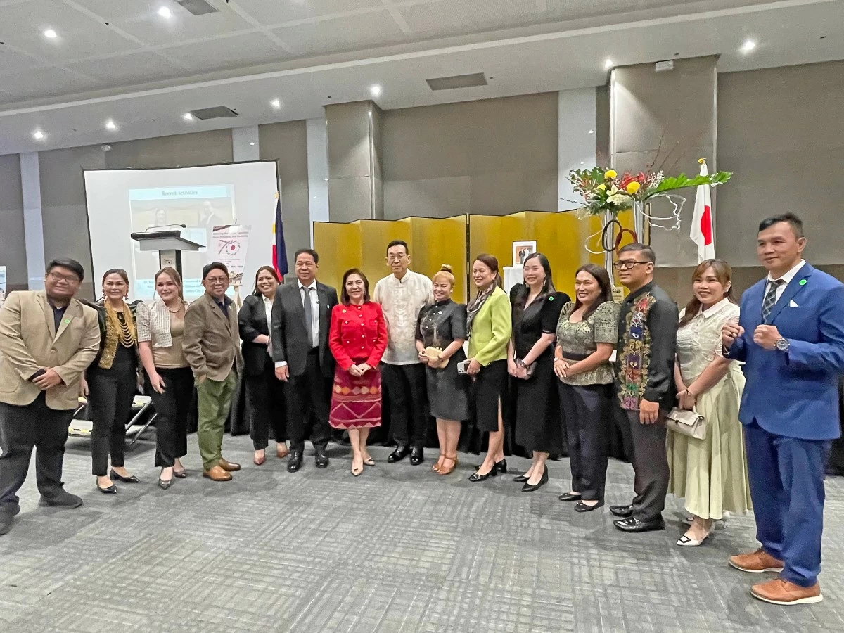 Consul General Hirotaka Ono and Teresita Ono with the Davao City councilors
