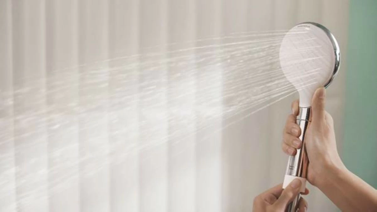 American Standard’s Wizflo handshower, a 2025 Singapore Good Design Award winner, features Pressureset, an adjustable ring that lets users select their preferred pressure level.