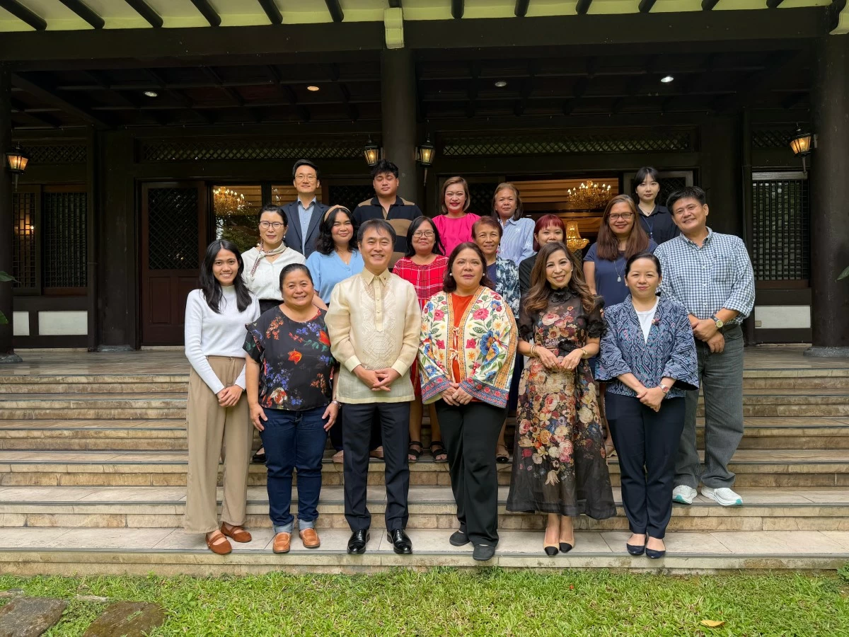 Ambassador Lee Sang-hwa with members of the Philippine media