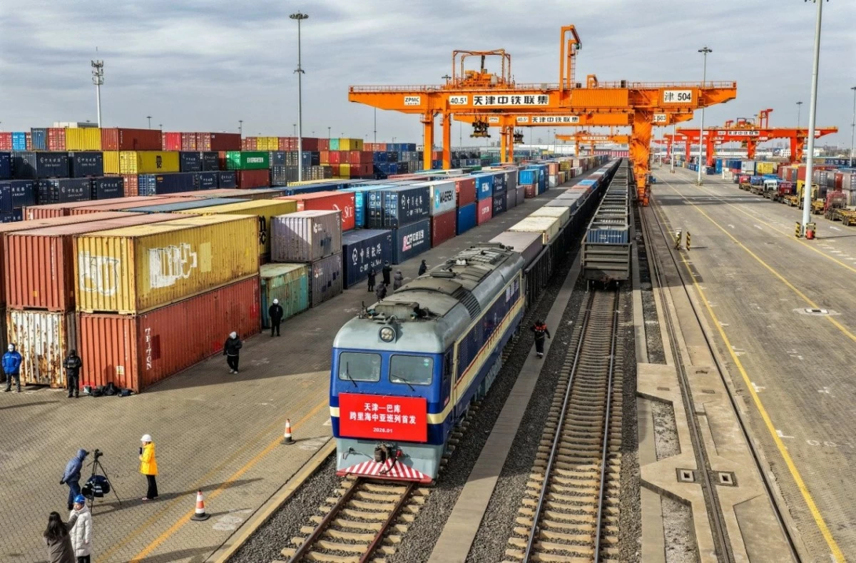 A fully loaded train bound for Central Asia is ready to set out in north China's Tianjin municipality, Jan. 19, 2026. (Photo/Yang Baosen)
 
