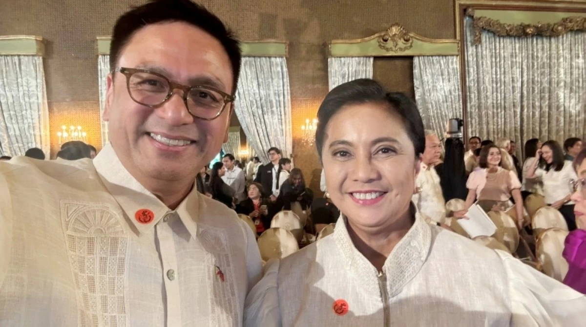 Muntinlupa Mayor Ruffy Biazon with Naga City Mayor Leni Robredo (Photo from Mayor Biazon's Facebook account) 
