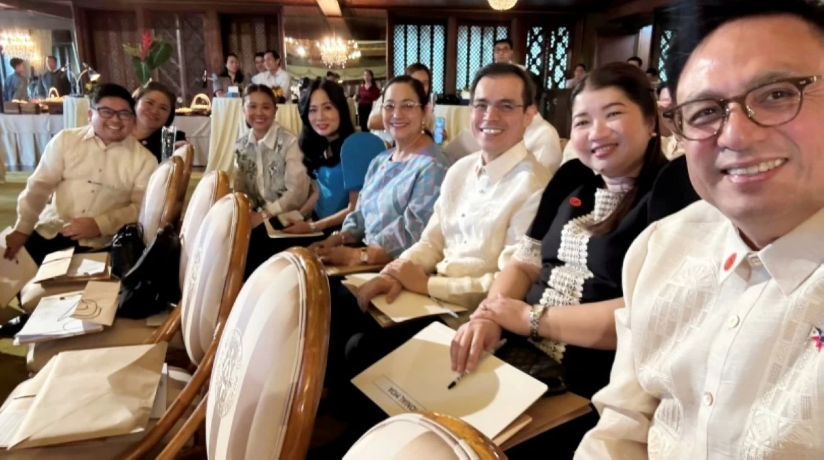 Muntinlupa Mayor Ruffy Biazon with other local chief executives (Photo from Mayor Biazon's Facebook account) 