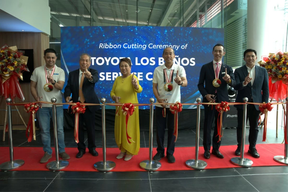 From left: Laguna Vice Governor Hon. Atty. JM Carait; Toyota Calamba Chairman, Egmidio “Eddie” S. Jose; with wife, Alice Jose; Los Baños Mayor, Hon. Neil Andrew Nocon; TMP President, Masando Hashimoto; and TMP Senior Vice President of Marketing Division, Sherwin Chua-Lim.