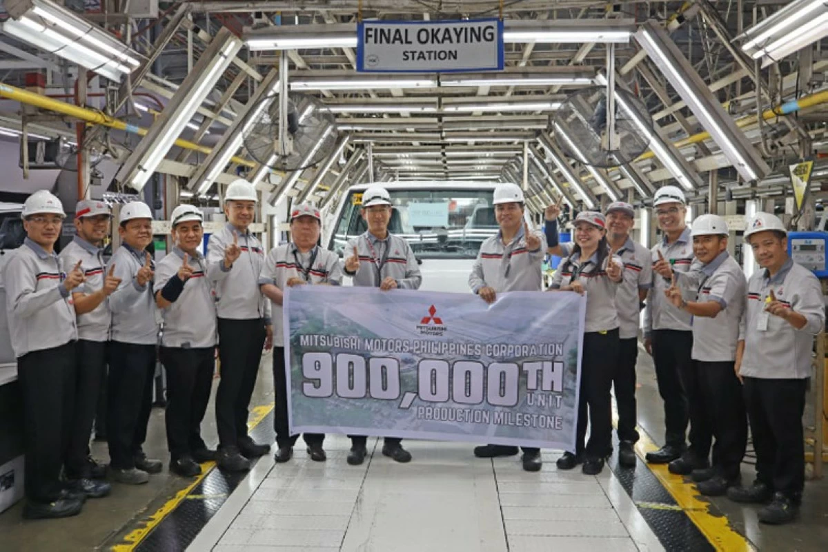 MMPC Manufacturing heads and managers witnessed the final stage of production of the 900,000th unit of L300. From left: Logistics AVP, Jesus Cacapit; Purchasing Sr. Manager, Arnel Geronimo; Production AVP, Gary Agana; Production VP, Celestino Lanceta; Engineering VP, Ericson Fonte; Manufacturing VP, Naoyuki Okamoto; Manufacturing Division Executive VP, Manabu Higuchi; Manufacturing Division Sr. VP, Reyanldo Gabay; Logistics VP, Jemabel Boncajes; Quality Control VP, Rogelio Borlaza; Total Customer Satisfaction VP, Eugene Coronado; Office of Production Strategy VP, George Gonzales; and Safety, Health & Environment VP, Marfel Acheta.