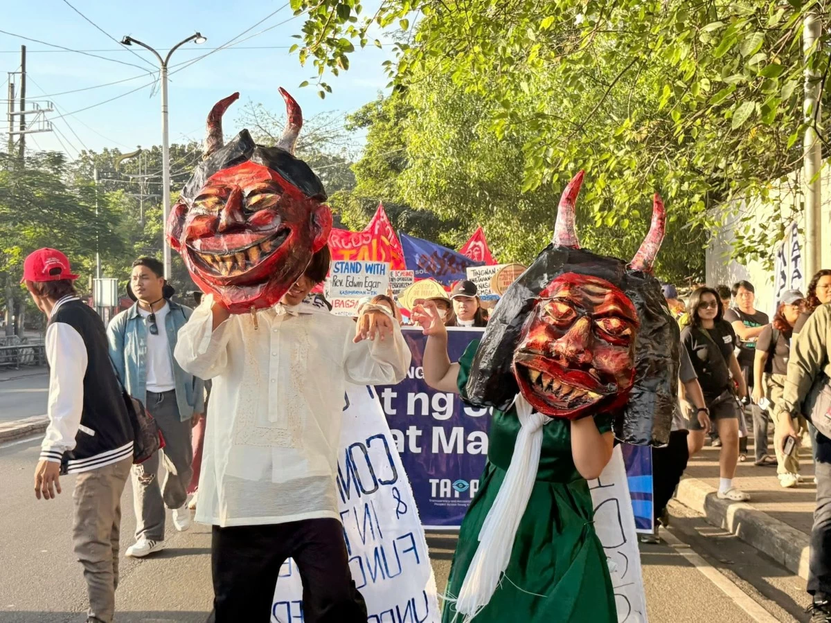 Rallyists gather in Manila, barricades rise near Malacañang Palace for EDSA anniversary