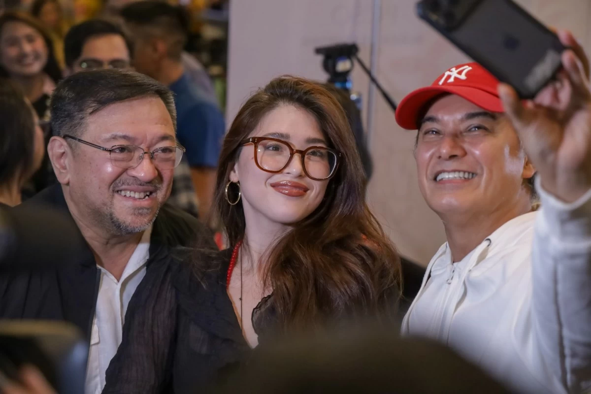 From left, PCSO General Manager Melquiades Robles joins “The Lotto Winner” lead stars Kylie Padilla and Albert Martinez. (Photo from PCSO)