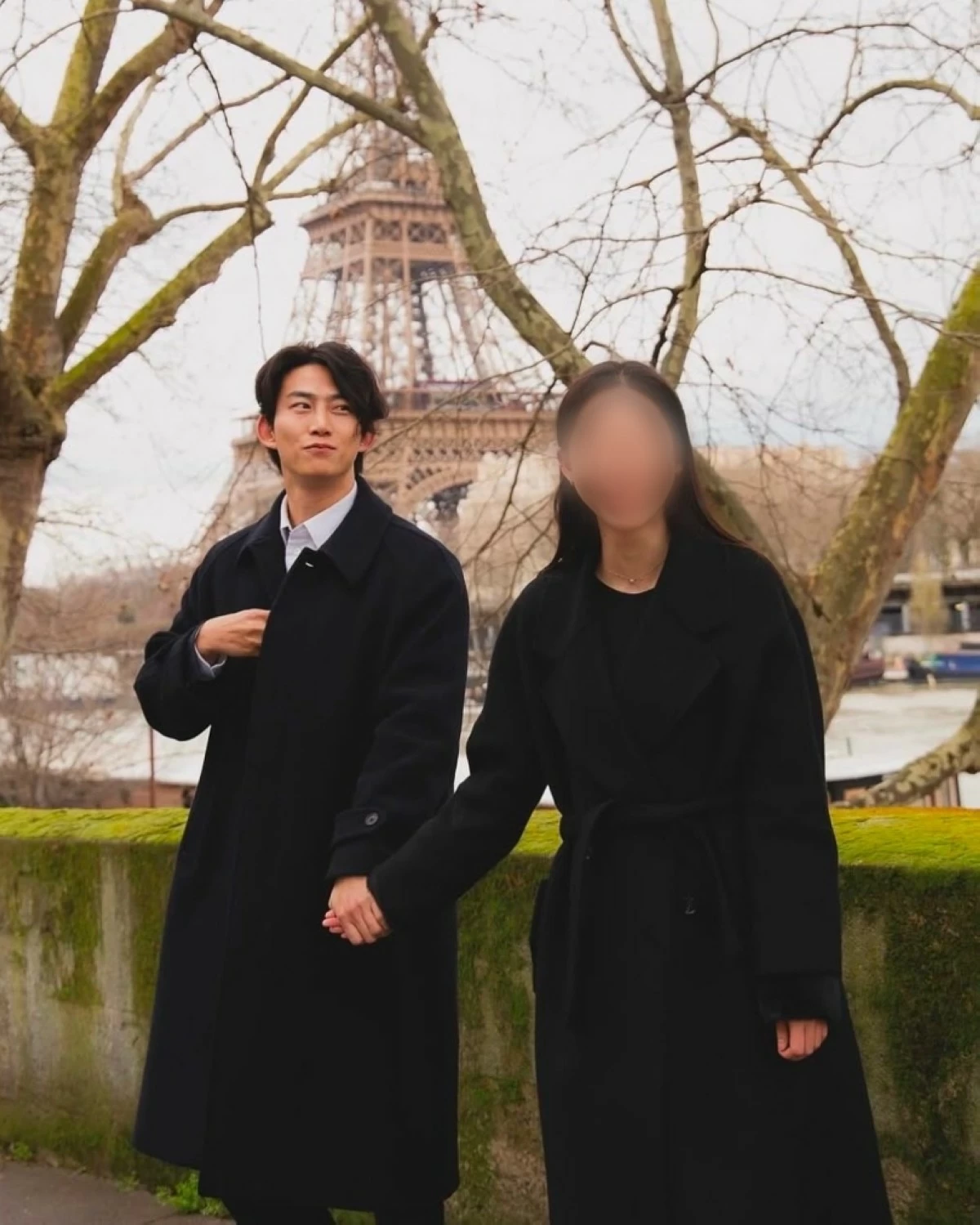 Taecyeon and his girlfriend in Paris in April 2024 (Photo: The Best Photo Paris)